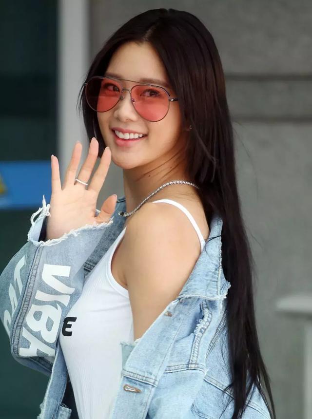 今年秋冬天流行什么发型（这九款发型简单利落又时髦）(27)