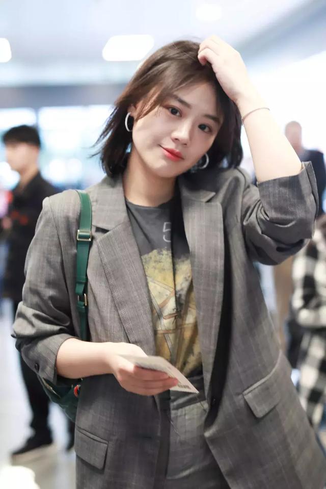 今年秋冬天流行什么发型（这九款发型简单利落又时髦）(21)