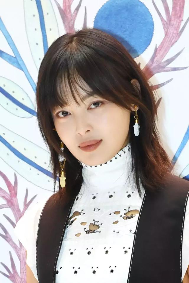 今年秋冬天流行什么发型（这九款发型简单利落又时髦）(20)