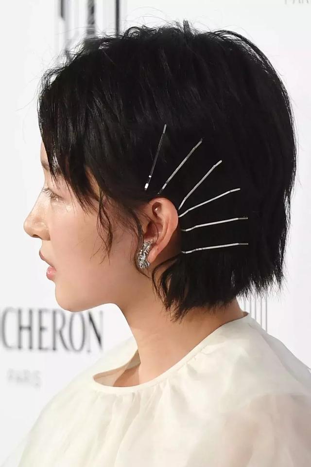 今年秋冬天流行什么发型（这九款发型简单利落又时髦）(36)