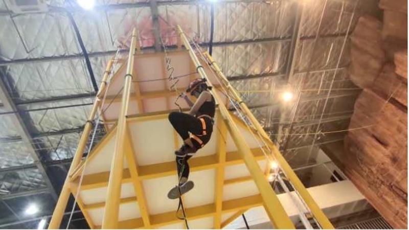 女生喜欢双指探洞吗 室内探洞、综合攀登、飞拉达(29)