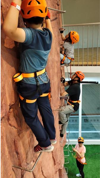 女生喜欢双指探洞吗 室内探洞、综合攀登、飞拉达(33)