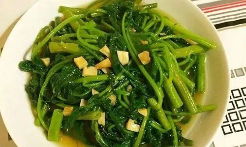 如何防止空心菜变黑,炒空心菜的时候切不切图1