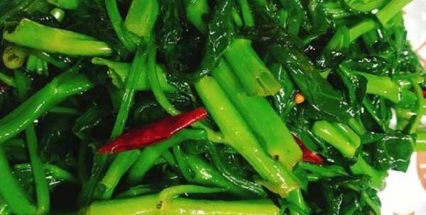 如何防止空心菜变黑,炒空心菜的时候切不切图7