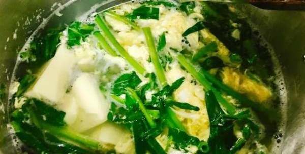 如何防止空心菜变黑,炒空心菜的时候切不切图5