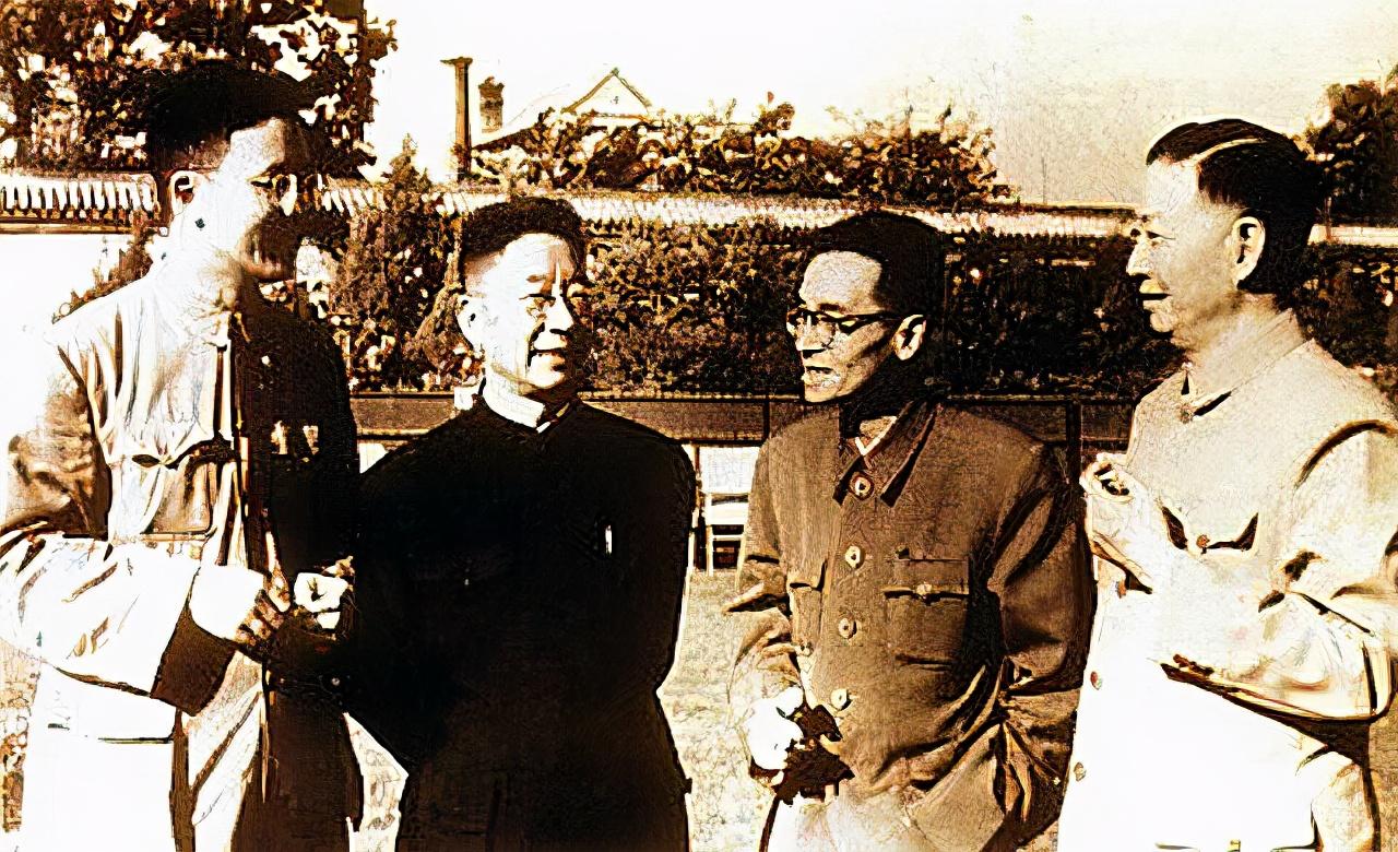 老舍为什么投湖自尽了（老舍为什么投湖）