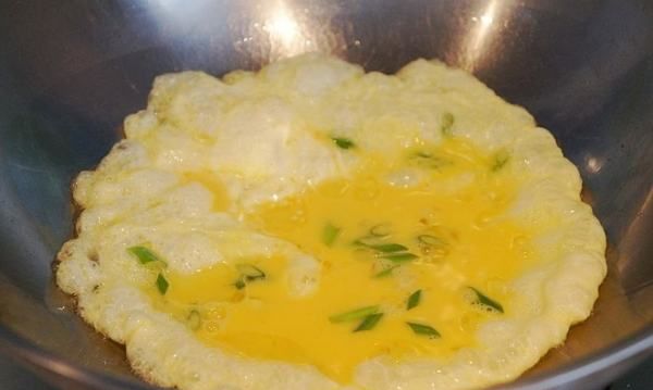 西红柿炒鸡蛋的制作步骤,西红柿炒鸡蛋过程50字图7