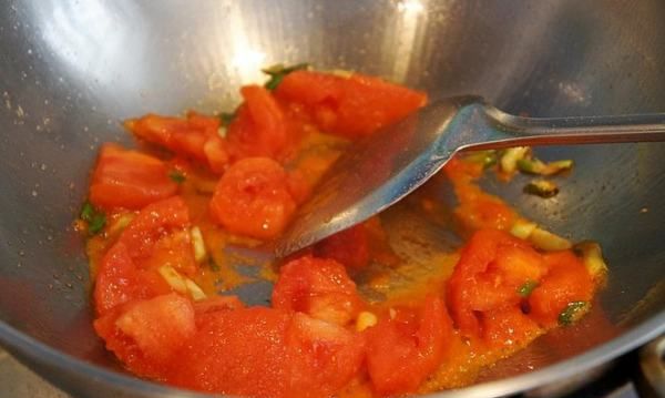 西红柿炒鸡蛋的制作步骤,西红柿炒鸡蛋过程50字图8