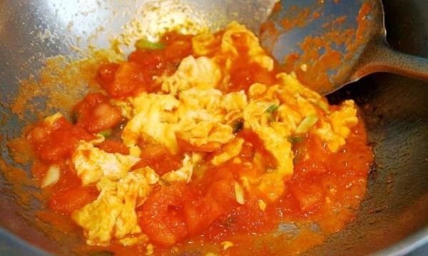 西红柿炒鸡蛋的制作步骤,西红柿炒鸡蛋过程50字图9