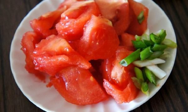 西红柿炒鸡蛋的制作步骤,西红柿炒鸡蛋过程50字图4