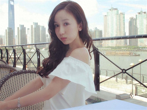 娄艺潇：辽宁省大连市美女演员、歌手