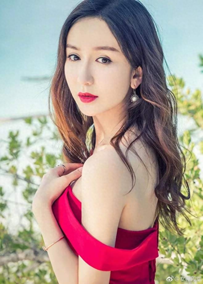 娄艺潇：辽宁省大连市美女演员、歌手