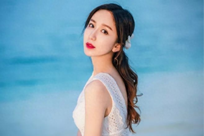 娄艺潇：辽宁省大连市美女演员、歌手