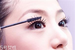 睫毛膏可以用什么卸妆 睫毛膏卸妆要注意 睫毛膏可以用什么卸妆 睫毛膏卸妆要注意