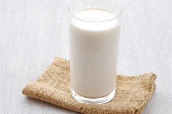 全脂牛奶喝多少合适 全脂牛奶喝多了有什么危害