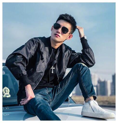 YY神豪上门骂哲粉后致歉靠阿哲全力拥护哲家军！