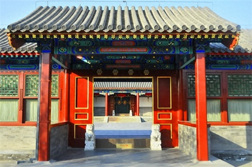 为清代规模最大王府，恭王府南北长约330米，东西宽180余米