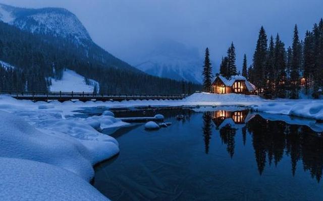 宋诗里一首非常经典的诗作，寻常一样窗前月，才有梅花便不同！