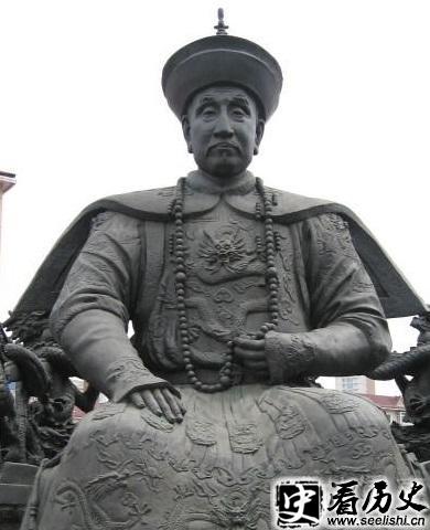 乾隆皇帝雕像
