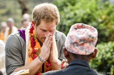 ​Namaste，一个简单的礼仪手势，意味着至高的神圣礼敬