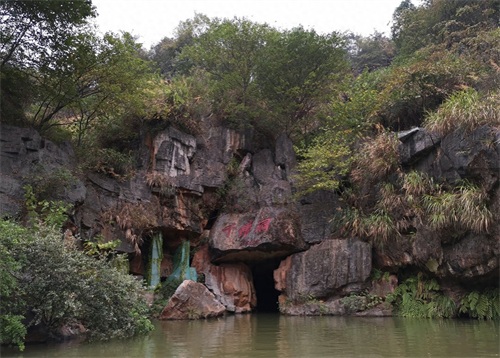 湖南宁乡千佛洞，是一处3亿6千万年前形成的溶洞