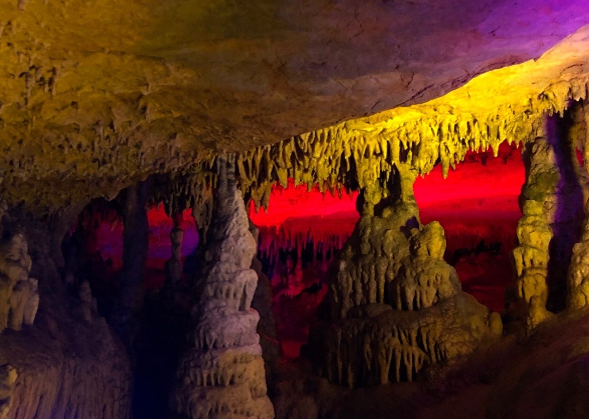 湖南宁乡千佛洞，是一处3亿6千万年前形成的溶洞