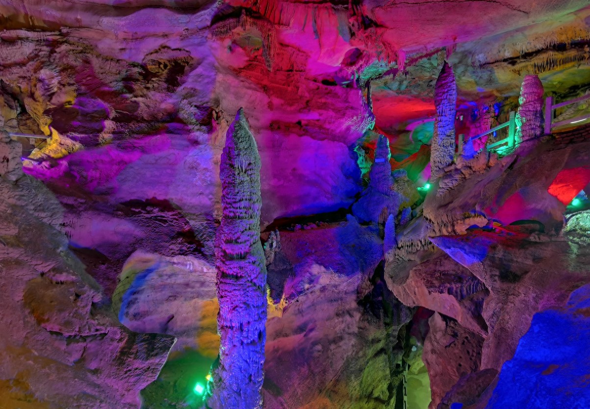 湖南宁乡千佛洞，是一处3亿6千万年前形成的溶洞