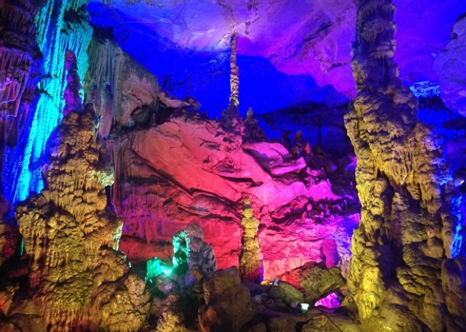 湖南宁乡千佛洞，是一处3亿6千万年前形成的溶洞