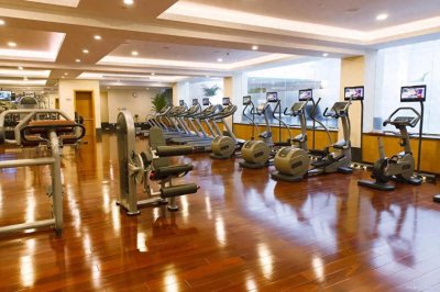 ​女子健身房遭遇私教骚扰，称：教练要求穿黑丝，一细节披露引争议