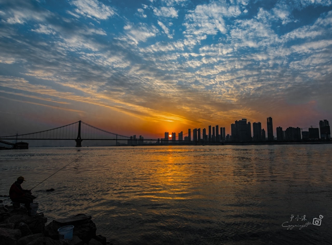 汉口江滩位于湖北省武汉市江岸区，是武汉市著名的风景游览胜地