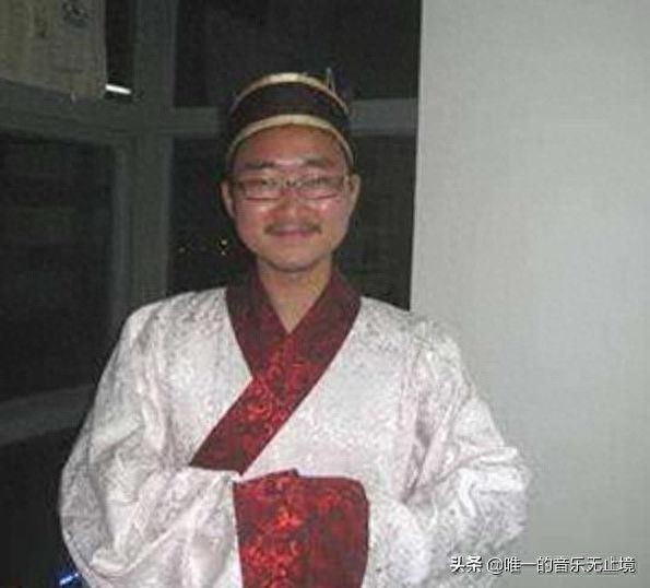 因写甲骨文，高考作文仅有6分却被985大学录取的黄蛉，现状如何？