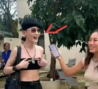 ​56岁张敏近况：暴瘦成“纸片人”，抹胸露脐装，网友：像六小龄童