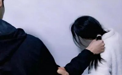 ​二婚女遭家暴多年，离婚后因一份保证书拿到全部财产，前夫不服气