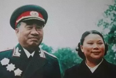 ​朱德的第六任妻子康克清虽然一生没有生育，但却被称为“康妈妈”