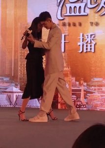 ​张翰和张钧甯跳交谊舞！从外形到气质 这两个人也太像情侣了吧？