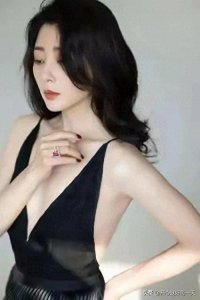 ​＂揭秘！殷桃不老神话：40+的她为何比20岁还迷人？＂