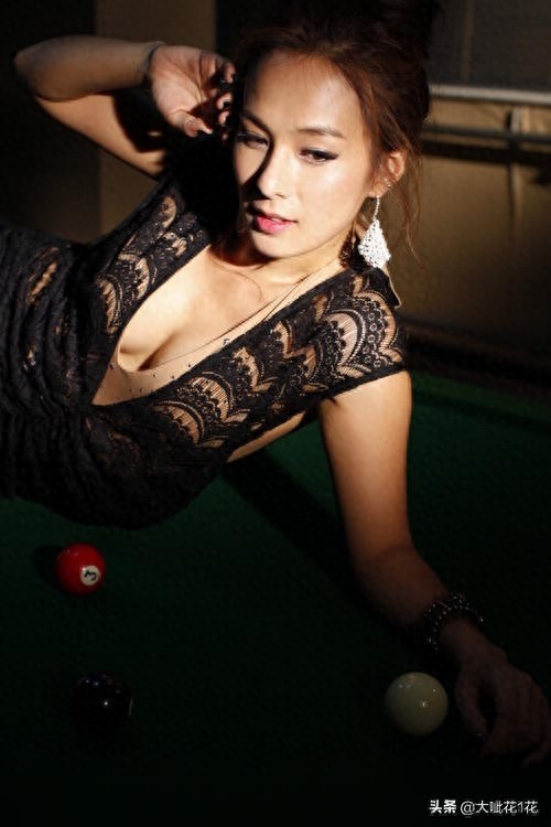 韩国性感女星蔡妍