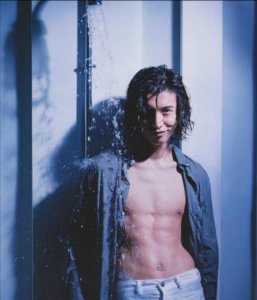 ​木村拓哉年轻时的神颜，网友：这是我心中最帅，没有之一