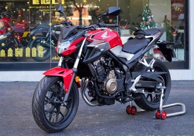 ​本田进口街车，双缸引擎50.3马力，油箱17.1L，爬山路很稳