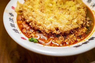 ​二代“闻臭师”年入50万：揭秘螺蛳粉背后的“臭”味经济学