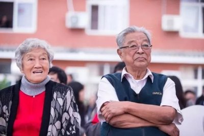 ​你落难，我不离不弃；你雄心壮志，我陪你东山再起