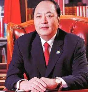 ​花上亿带员工游法国，送豪车游艇：揭秘李金元的人生与经营哲学