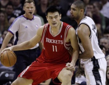 ​姚明近况曝光，体重超400斤，臀大腰圆显富态，网友：朱小伟PLUS