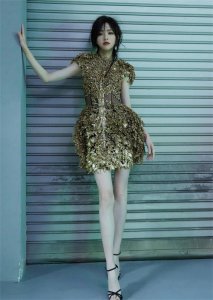 ​唐嫣，原图美腿，这一看确实不是其他女星能比的