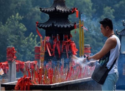 ​世界之谜揭秘：烧的香越多，麻烦越多，难道存在超自然力量？