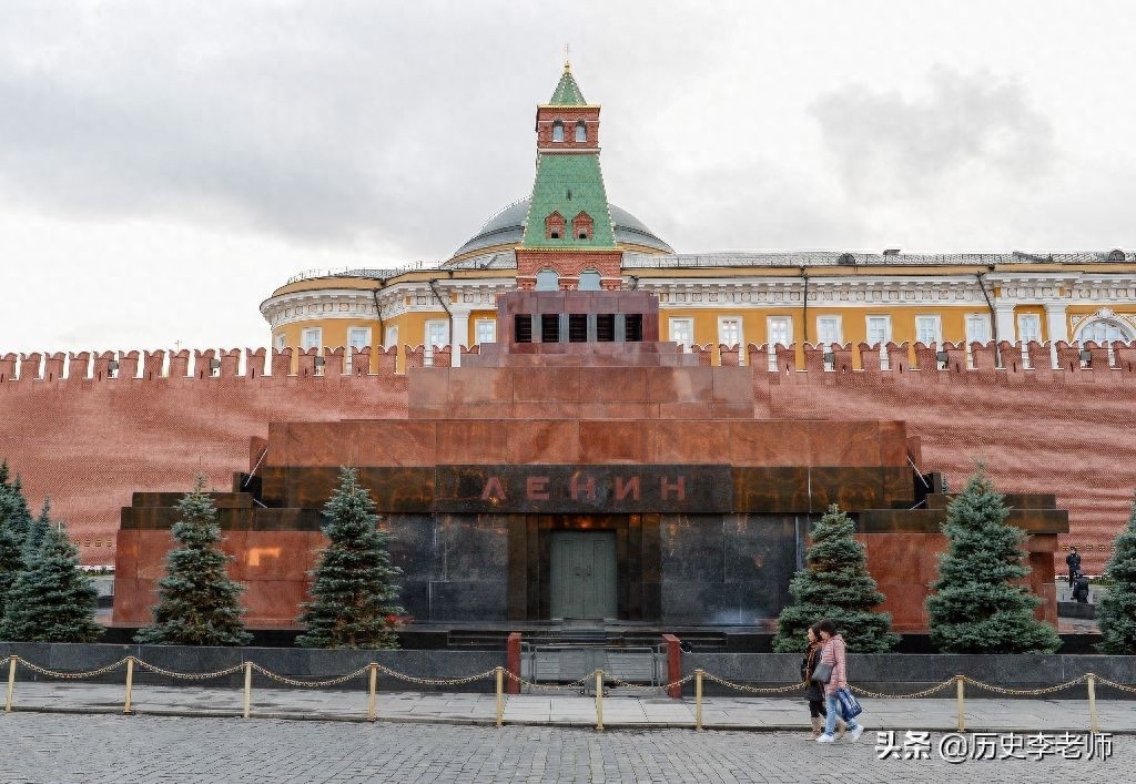 列宁葬礼老照片：孙中山为他降半旗三日，图9遗体目前仅剩下10%