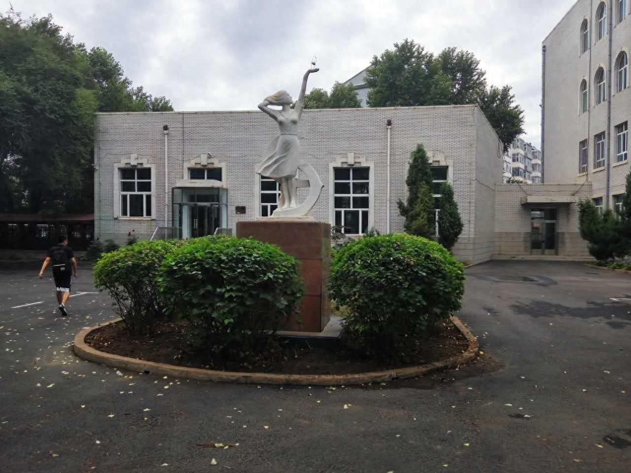 龙江学府  嫩水明珠——齐齐哈尔市实验中学