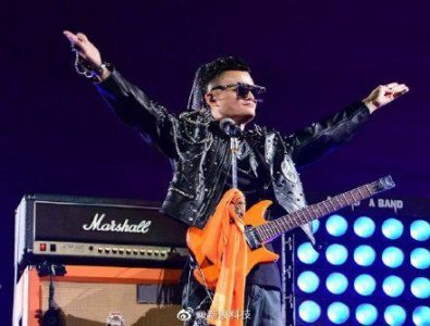 ​刚卸任就放飞！朋克马云再现江湖