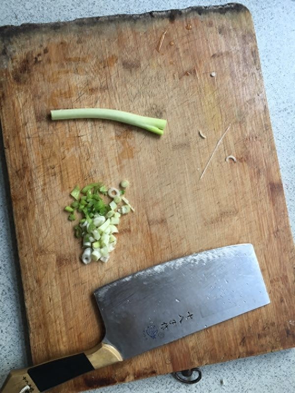 汤鲜味美，来一碗可口的鸭架汤