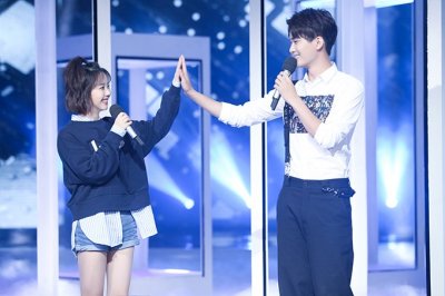 ​熊梓淇登《快本》音乐节 ＂白云CP＂合体默契